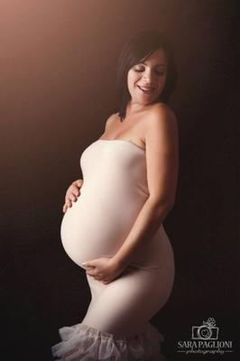 Fotografía de maternidad con vientres pintados