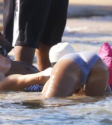 Jessica Alba Culo En Bikini Playa Tetas Culo Pezones Celebridades