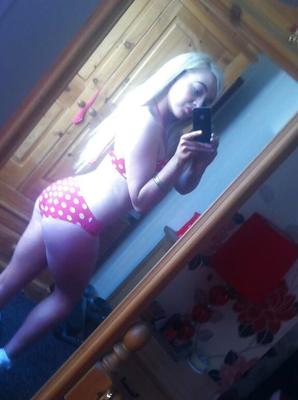 Teen Blonde Chav Needs Comments