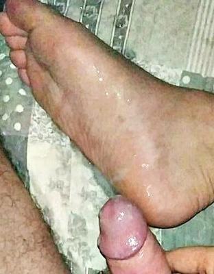 CUMMING IN MY TOES