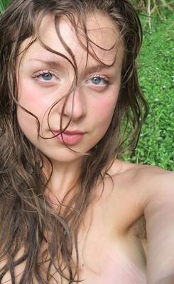 Selfshot nudes water