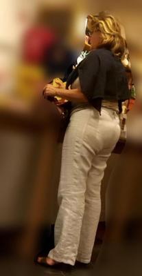 Você está pronto para essa bunda madura ???