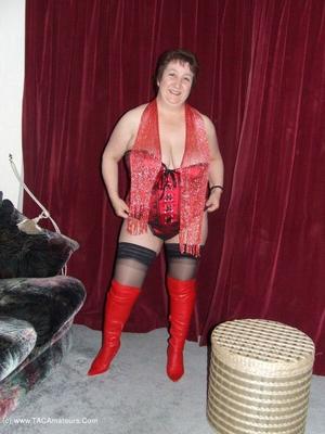 Kinky Carol – Basque et bottes