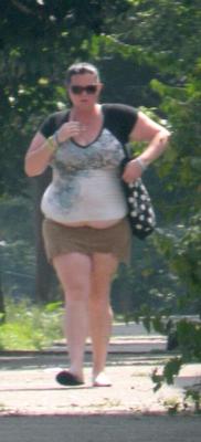 unbelievable fat girl, tight shirt riding up, belly, muffin top,