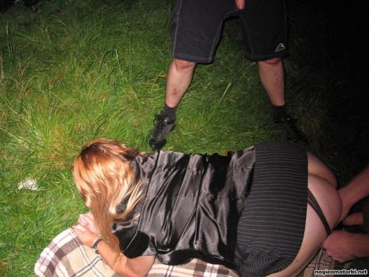 Photos d'orgie hardcore en plein air avec une fille mature et excitée