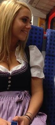 Geile Dirndl Candids