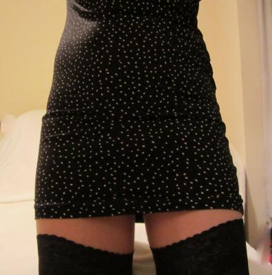 Robe noire à pois