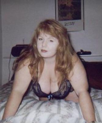 Amateur Énormes Seins Chubby Rousse Salope Exposant Ses Seins