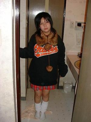 Japón - prostituta adolescente de grandes tetas vestida de colegiala