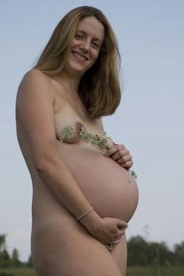 Cute Nudist MILF is Beautiful when Pregnant