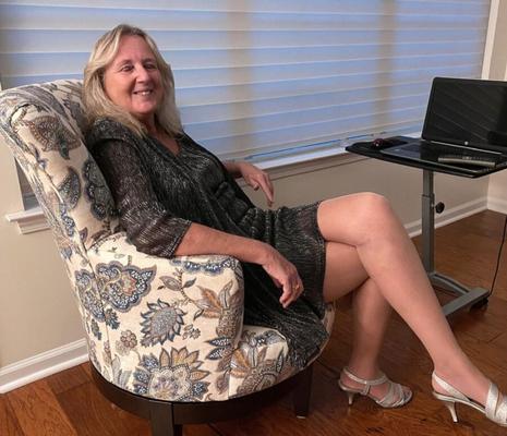 Tall GILF-Feet, Phose, Heels Non Nude