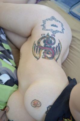 Tatuagem e bundas grandes