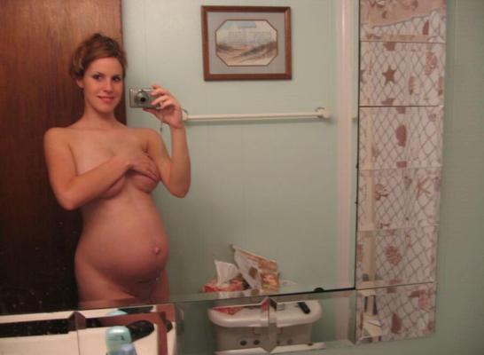 autophotos d'une adolescente enceinte