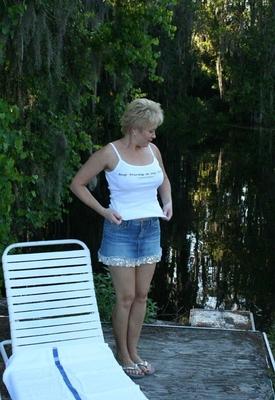 MILF Tracy: Nackt am See