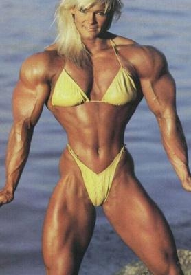 Muscle-Girl Raye Hollitt