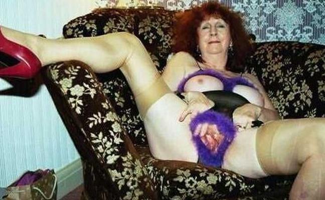 Vintage Amateur Redhead Granny with Shaved Pussy