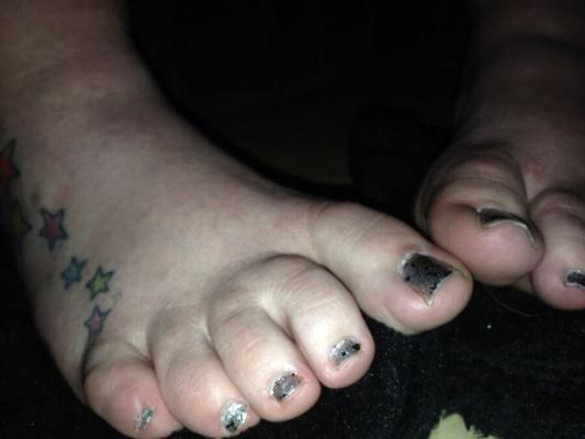 Wife likes to show off feet for your tribute