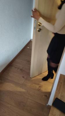 Vagabunda gf nylons, overknees e saia curta - prostituta sincera