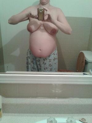 Amateur nude pregnant shot