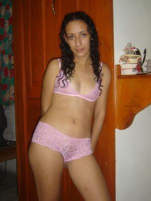 Ana posando