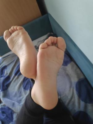 Fétichisme des pieds des petits amis exposés