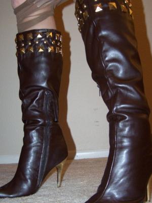 Sensuous and sexy gilf in boots