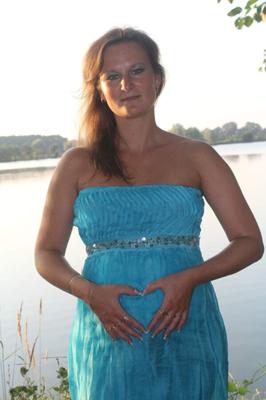 Pregnant amateur, transparent