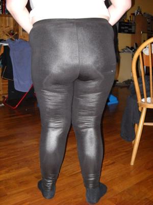 Amateur BBW mollige Frau sexy schwarze Spandex-Leggings