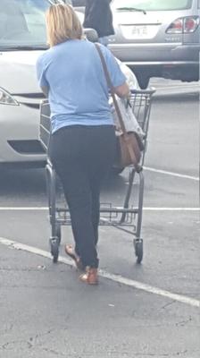 Candid Thick Milf Shopping