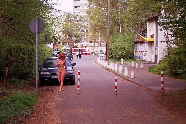 evavo nude in public