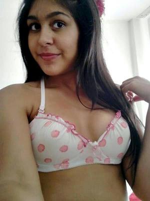 Hermosa novia em autofotos