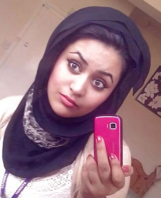 Gorgeous muslim chick hot naked selfies showing meaty shaved pus