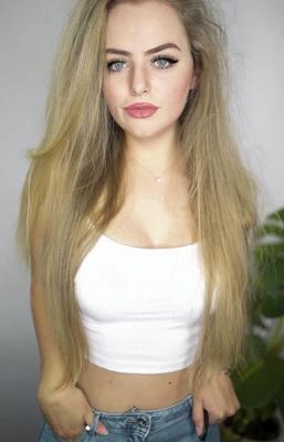 BombShell pour une adolescente blonde allemande - Rasputin - Teen Bitch russe