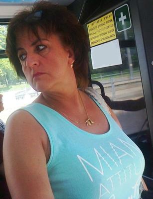 Mature candide - femme polonaise aux gros seins, MILF dans le bus