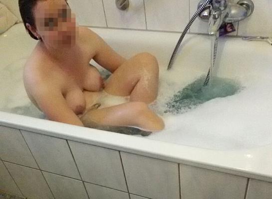 Meine pummelige Frau beim Baden / minha esposa gordinha tomando banho