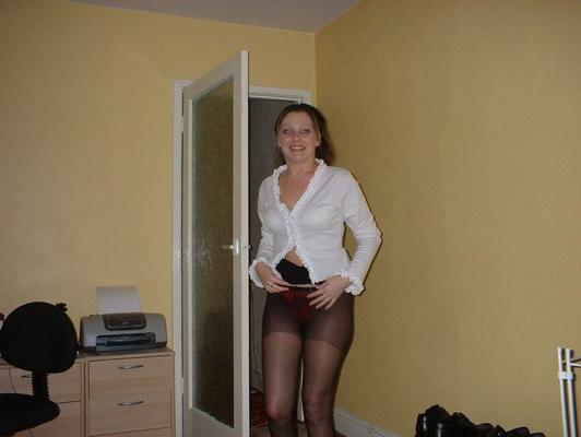 Femme aime poser en collants