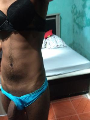 Sissy de calcinha e sutiã,para quem gosta ;P