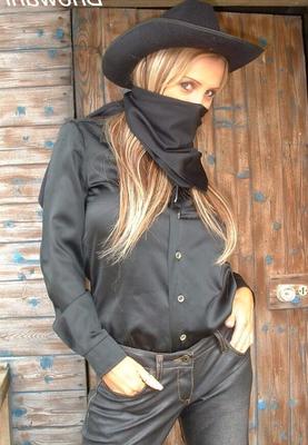 Cowgirl in Schwarz