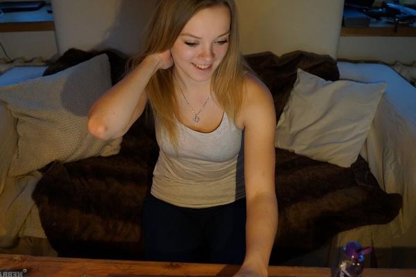 NebraskaCoeds Tasha Schöne Teen Tasha macht eine Webcam-Show F