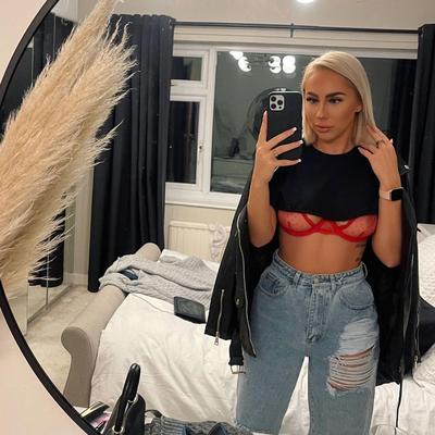 Sophie Blonde Chav Aux Gros Seins