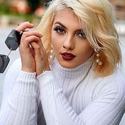 Andrea Blonde _ взрослая шлюшка из Испании