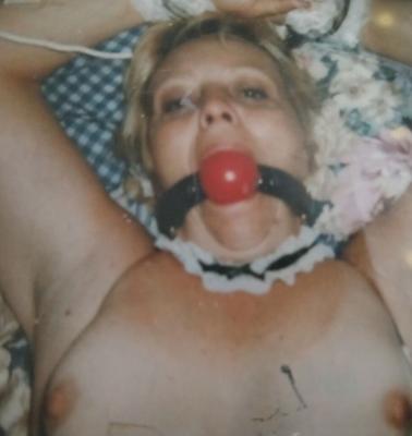 La dernière photo de maman/femme avant d'être liée/gagée/vendue comme esclaves sexuelles !