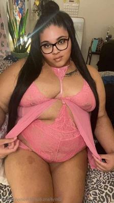 Latine à gros seins