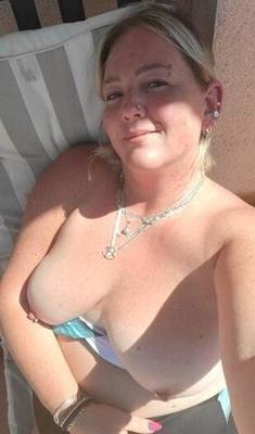 44 Jahre alte blonde BBW-Schlampe