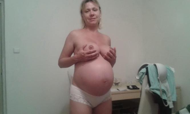 10/22~White trash blondes-pregnant beauties