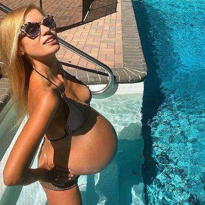 Pregnant Blonde Influencers 2