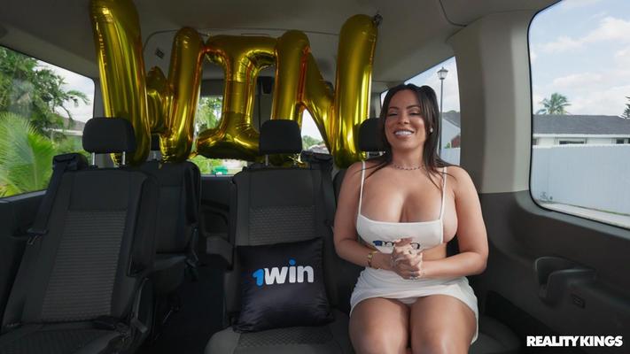 Luna Star yo Mega Fan Wins a Ride