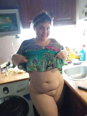 BBW mature in the kitchen and her fatty pussy