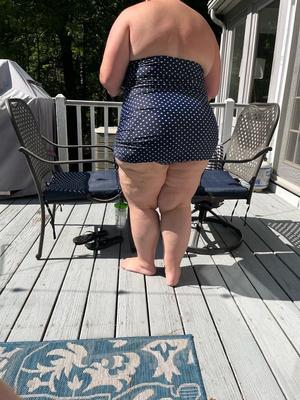 Traje de baño de lunares de bbw esposa