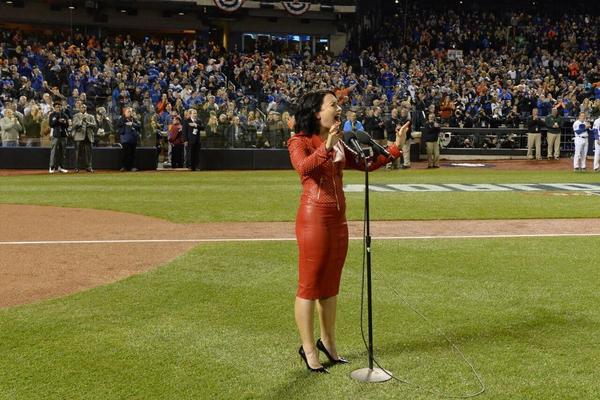 Demi Lovato - MLB World Series Game vier auf dem Citi Field